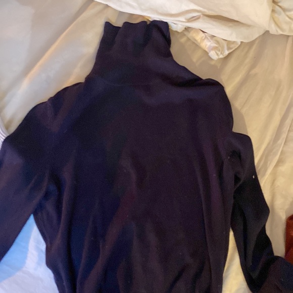 BUNDLE aritzia, lulu, Zara, H&M - Picture 3 of 6